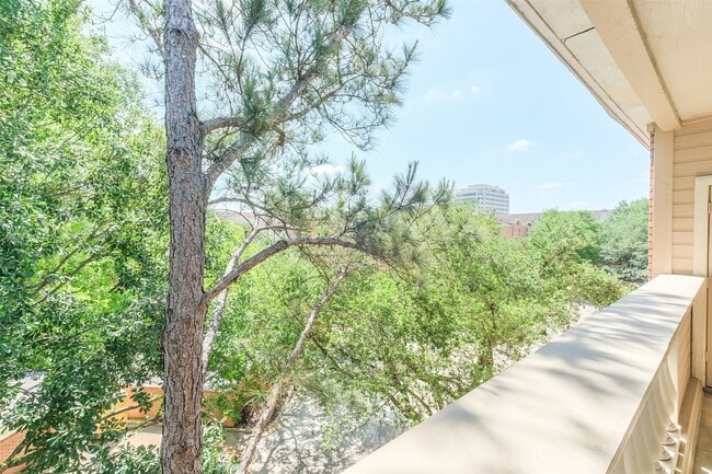 Building Photo - 2111 Welch St