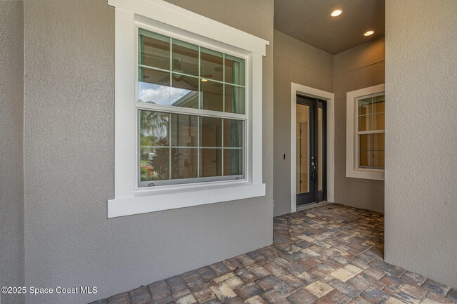 Building Photo - 2688 Avalonia Dr
