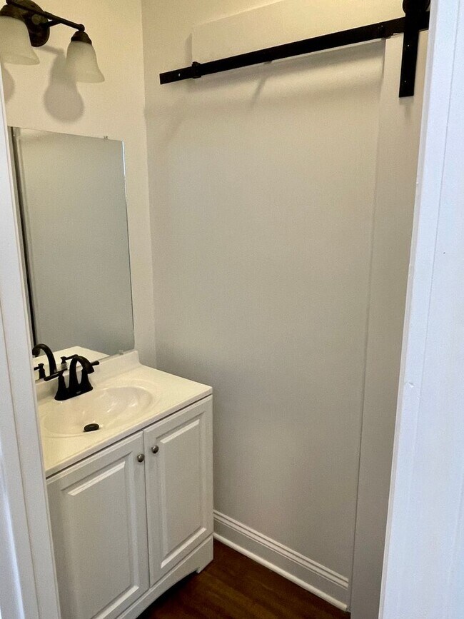 Foto del edificio - Newly Renovated 2BD/2.5BA with covered Driveway and Backyard