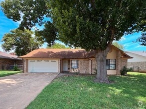 Building Photo - 1401 Clairidge Ave