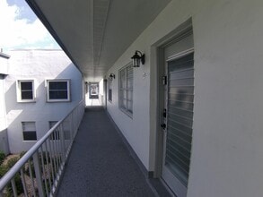 Building Photo - 718 Burgundy L