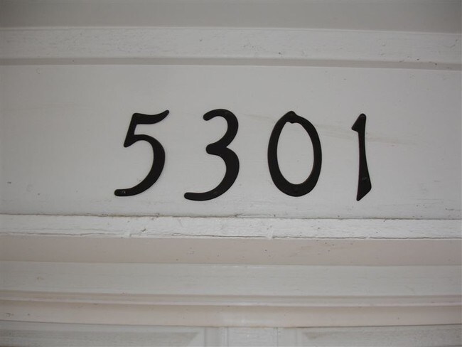 Building Photo - 5301 NE 59th Ter