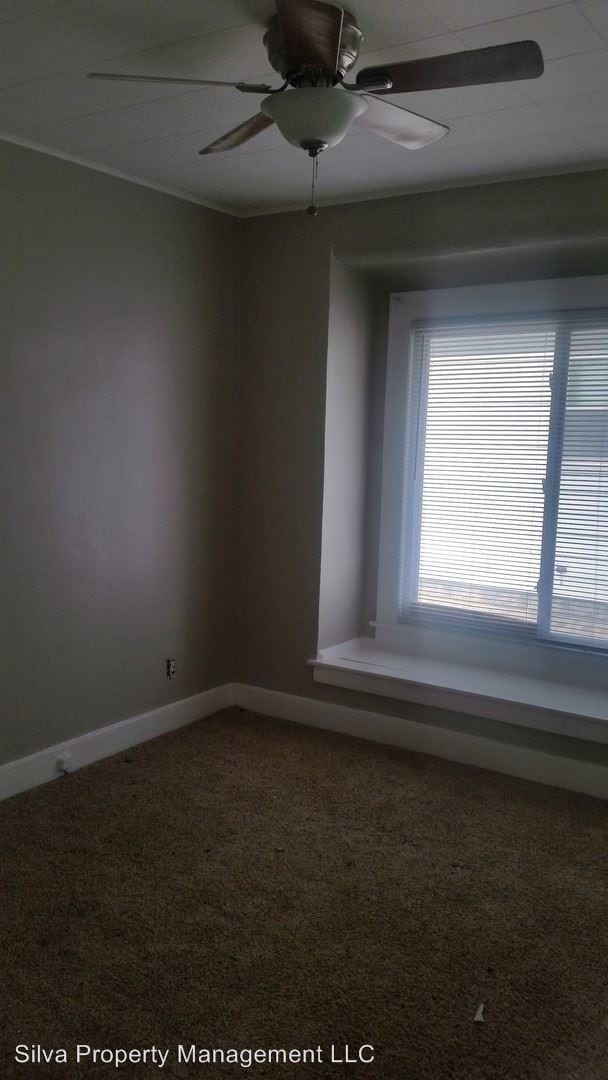 Building Photo - 2 br, 1 bath Apartment - 406 W 12 Mile