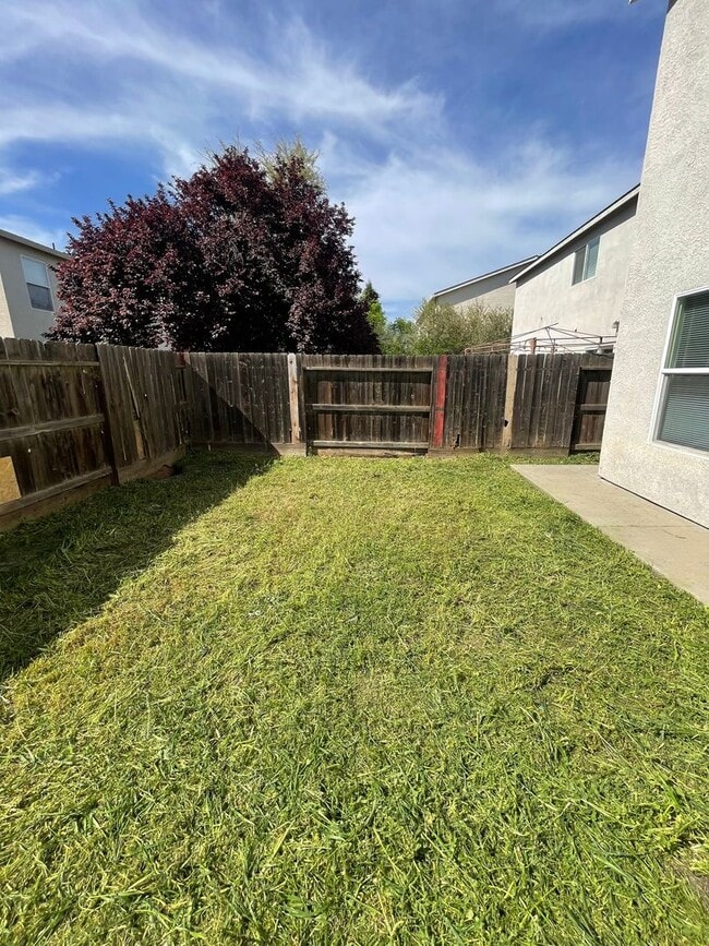 Building Photo - 3723 Compass Pointe Ave