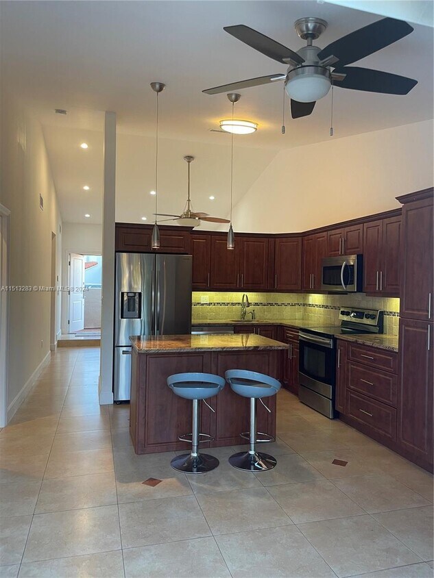 Foto del edificio - 6449 SW 132nd Ct Cir