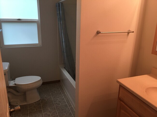 Foto del edificio - 3 Bed/2 Bath Northside Home