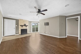 Building Photo - 10673 Braes Bend Dr