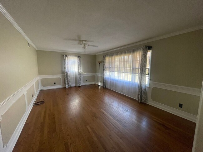 Foto del edificio - 1025 Lake St