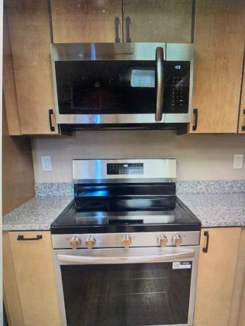 Building Photo - 140 Main St