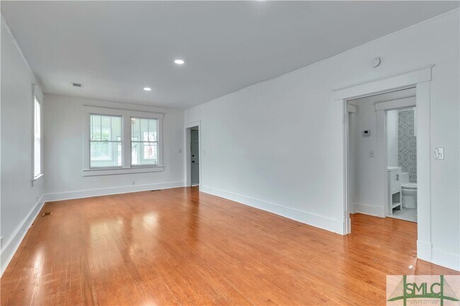 Building Photo - 1111 E 40th St