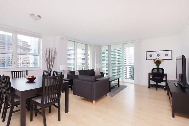 Foto del edificio - 1155 Brickell Bay Dr