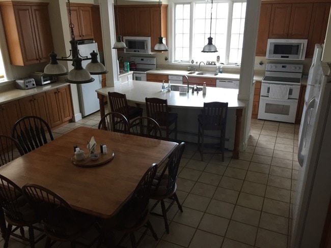 Interior Photo - 7 Oak St