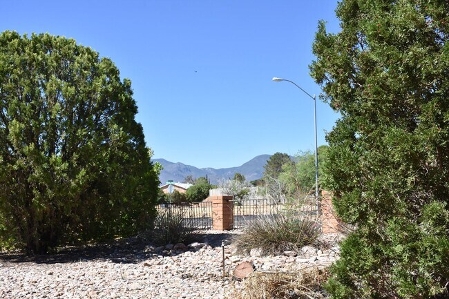 Building Photo - Great home in Mature Neighborhood