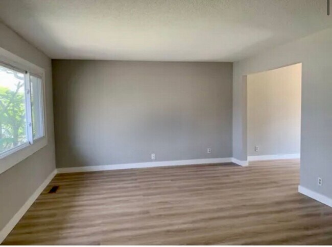 Building Photo - 4BR/4BA Eden Prairie Home In Cul De Sac Available 6/1 !