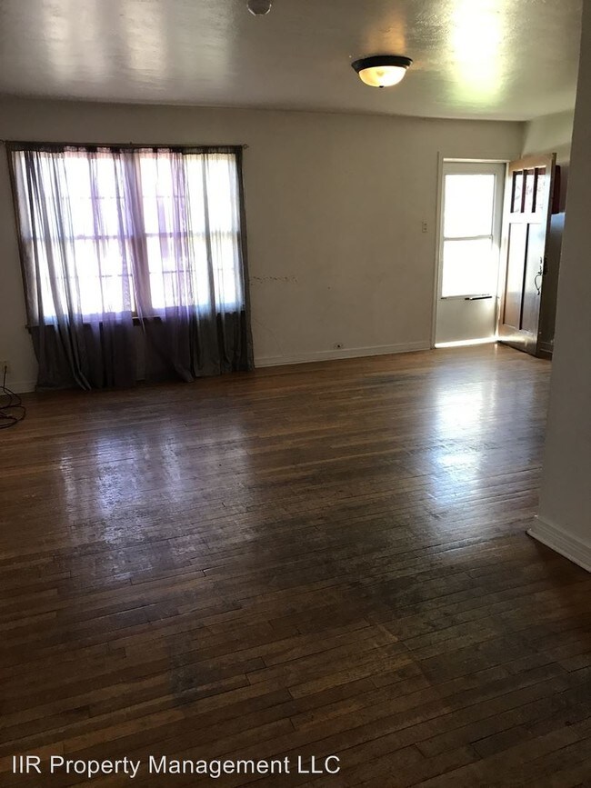 Building Photo - 3 br, 1 bath House - 1109 W. 3rd St