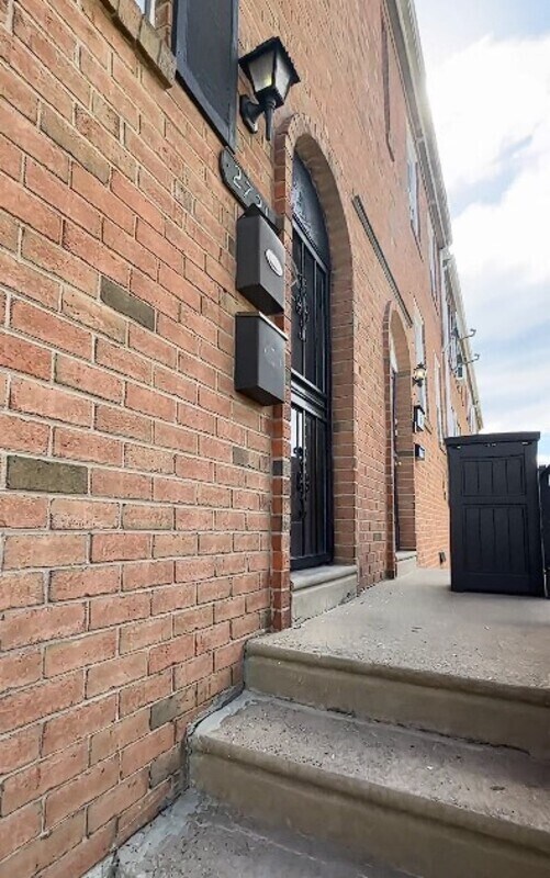 Building Photo - 2721 S 76th St