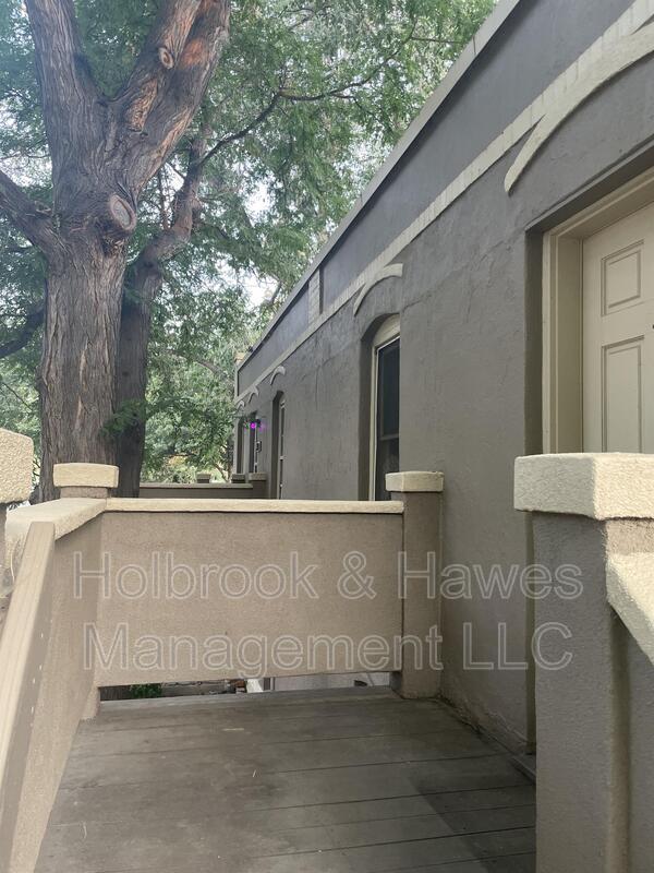 Building Photo - 326 W Myrtle St