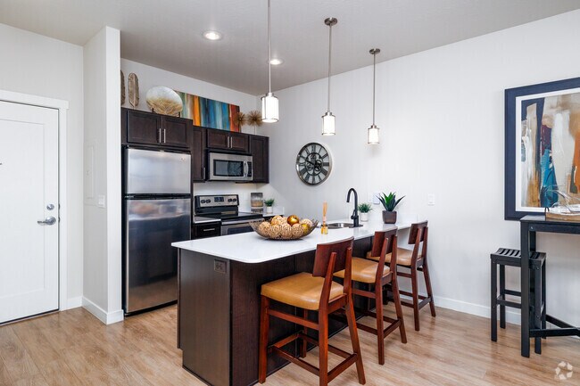 1 habitación, 1 baño - 827 pies cuadrados - Comedor/Cocina - The Vue at Sugar House