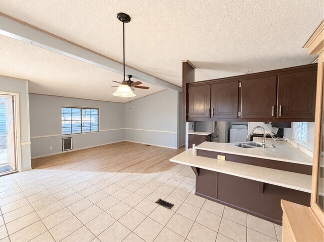 Building Photo - 530 Havasu Ln