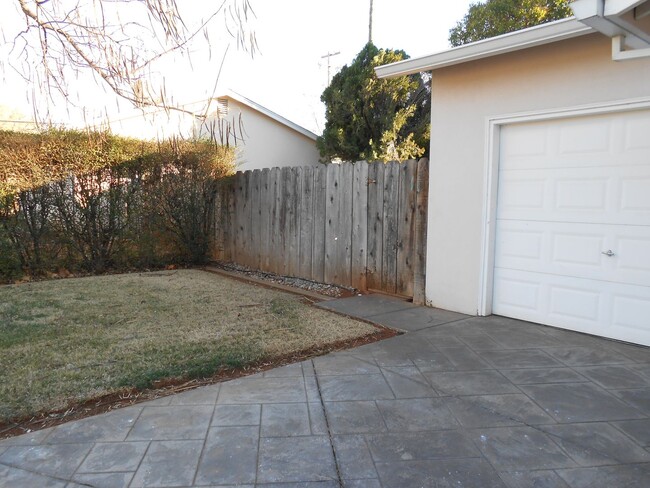 Building Photo - 3 Bedroom in Starview Estates