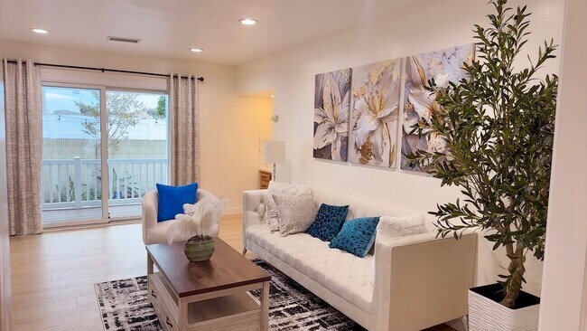 Building Photo - 9092 La Linda Ave