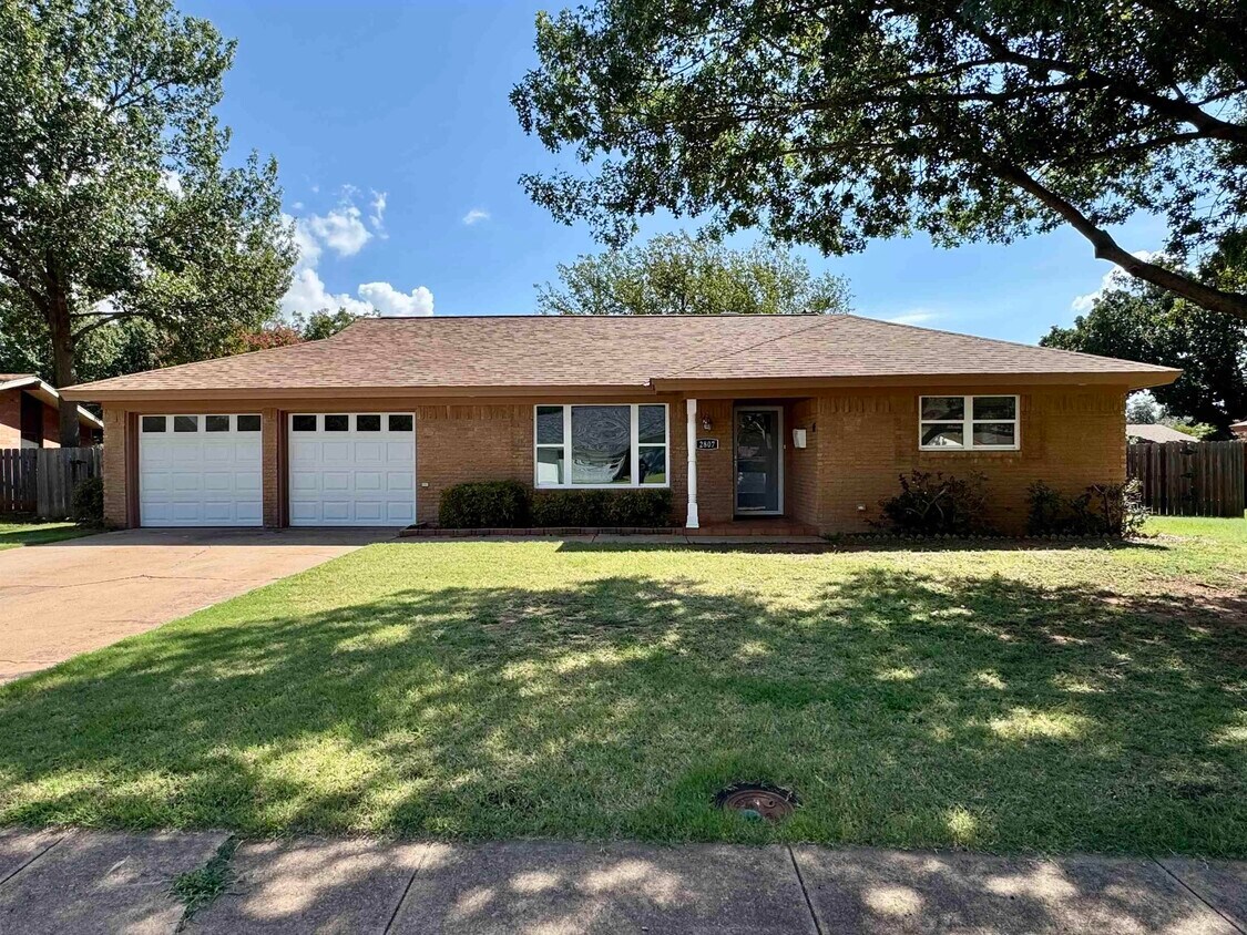 Foto principal - 2807 Lambeth Way