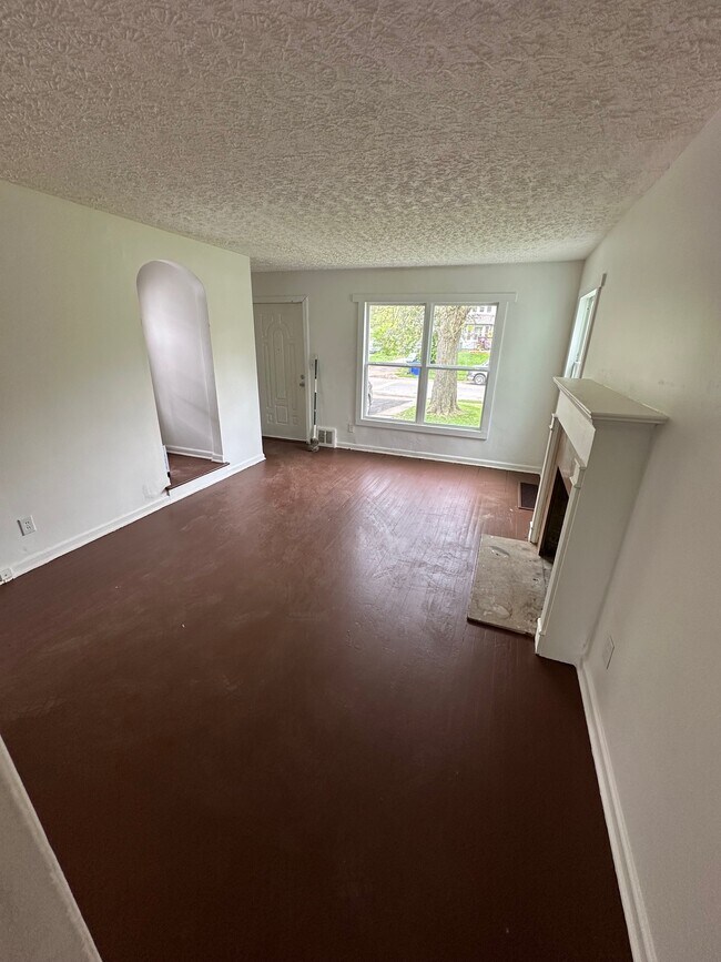 Building Photo - 466 S Weyant Ave
