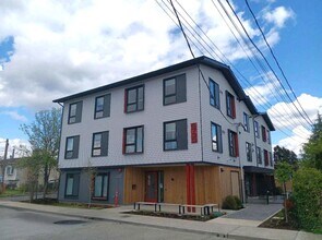 Building Photo - 6732 40th Ave S