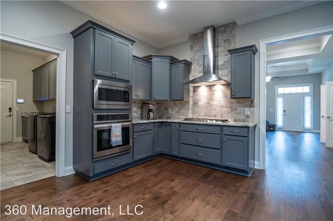 Building Photo - 3 br, 3 bath House - 688 Villas Way #101