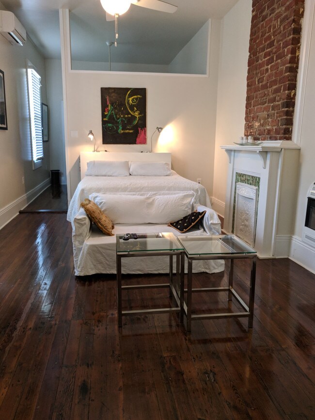 Building Photo - Gem in the Bywater 2