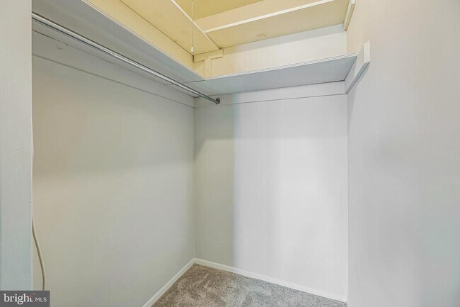 Foto del edificio - 9701 Fields Rd
