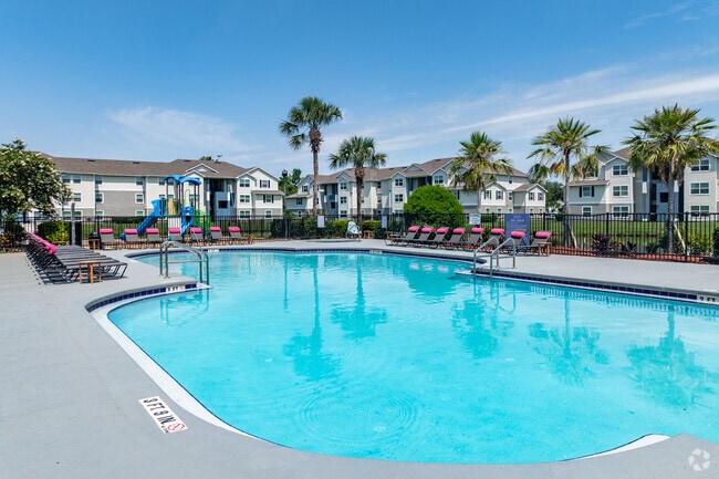 Piscina y solárium - Stratford Point