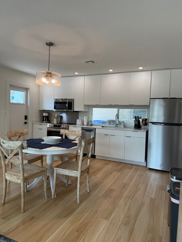 Foto principal - 908 Harbor Dr S