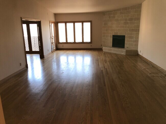 Living room - 11910 Weddington St