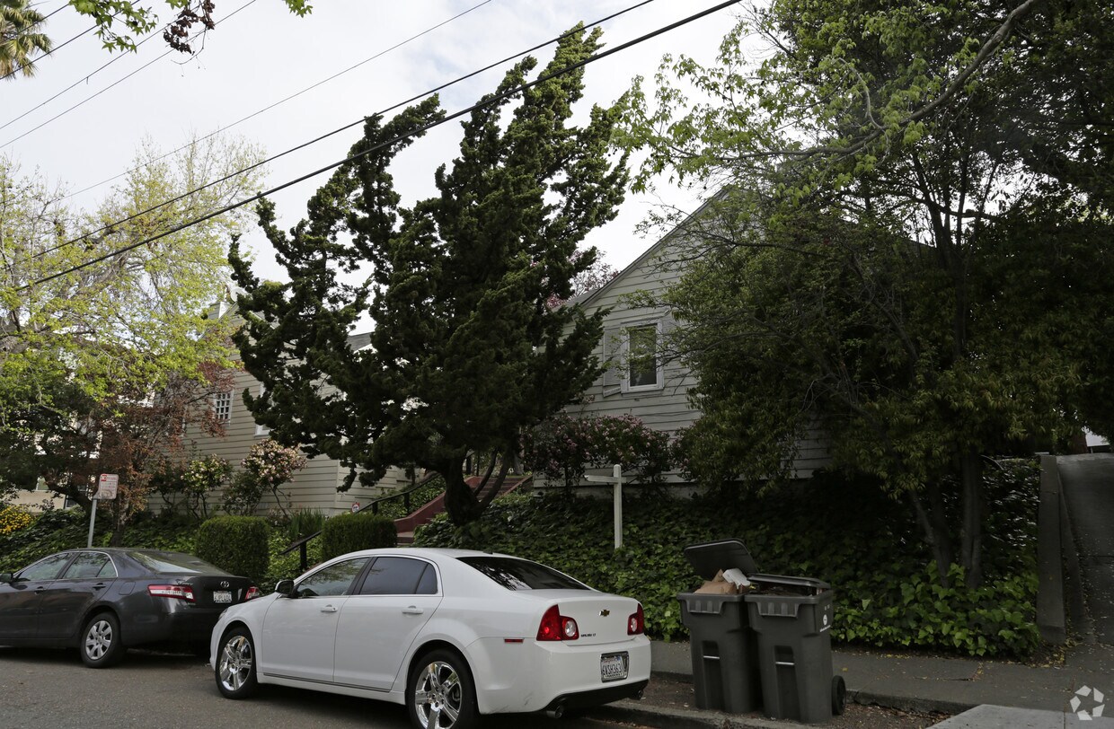 Foto del edificio - 124-126 Moss Ave