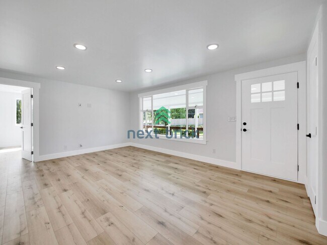Building Photo - 4 Bed and 2 Bath Single-family Home Availa...