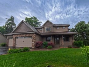 Building Photo - 11956 Castle Rock Ct N