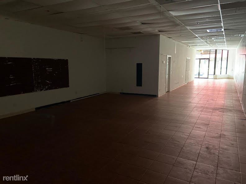 Foto del edificio - Room for Rent, 1 bath  - 7 S Main St