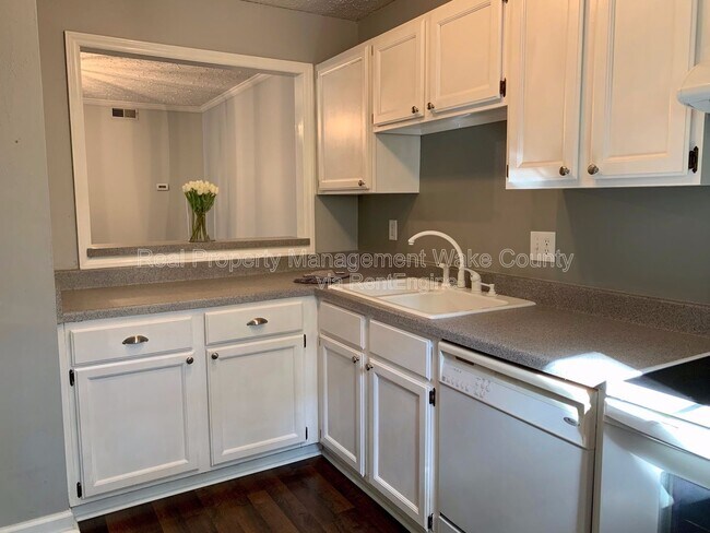 Foto del edificio - 203 Autumn Chase Dr