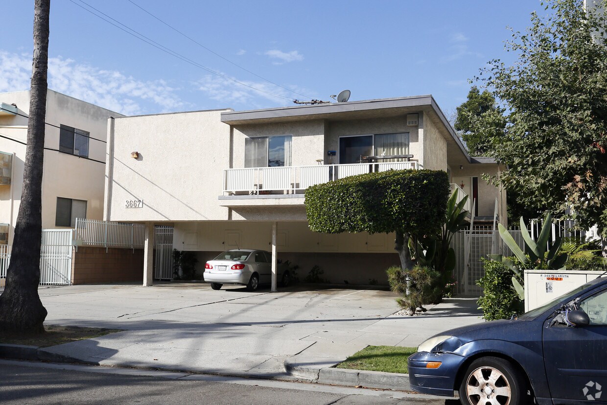 Primary Photo - 3667 Clarington Ave