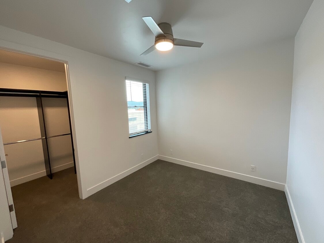 Foto del edificio - 2051 Cross St