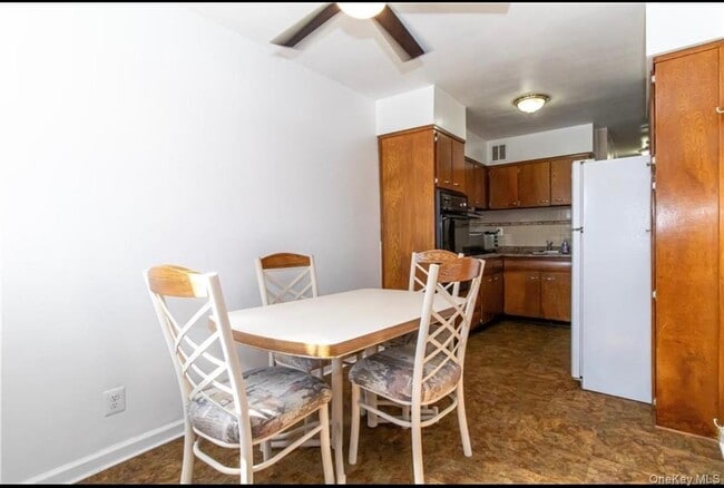 Foto del edificio - 1019 E 104th St