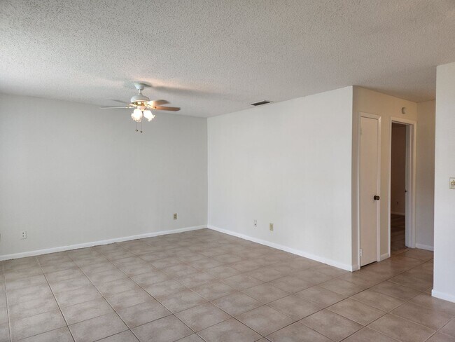 Building Photo - SPACIOUS 2/2 Home With 1-Car Garage!