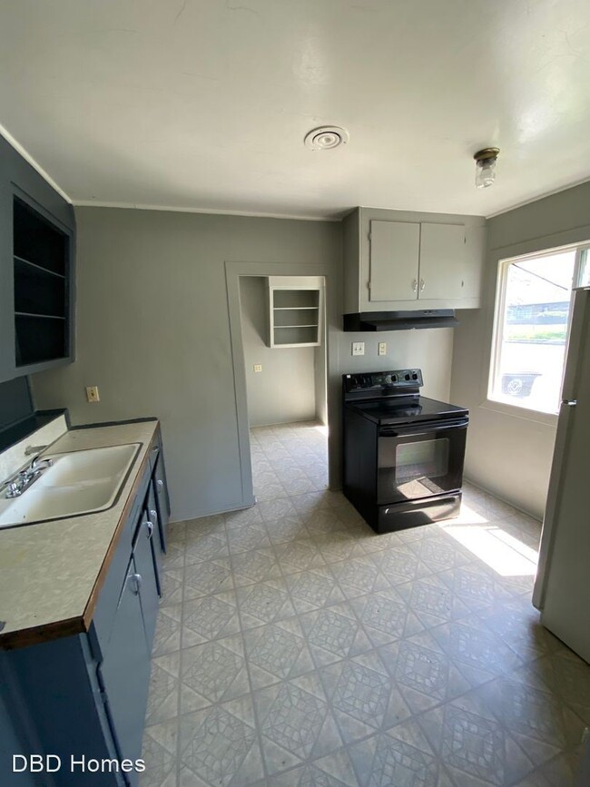 Building Photo - 3 br, 1 bath House - 1105 Milton St.