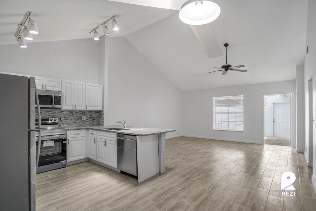 13976 Folkestone Cir, Wellington, FL 33414 Room for Rent in