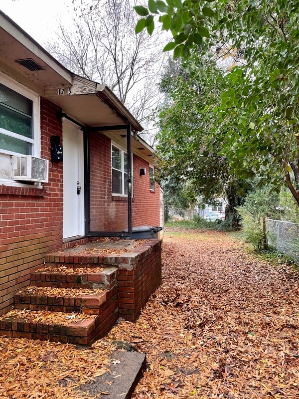 Building Photo - 1225 Clay Ave