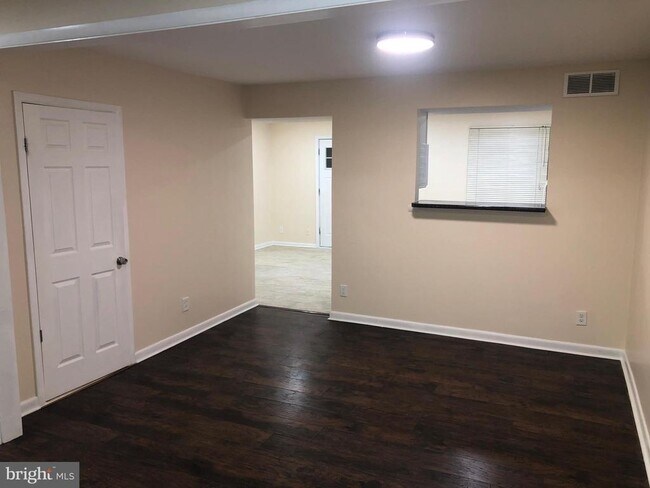 Foto del edificio - 13013 Townsend Rd
