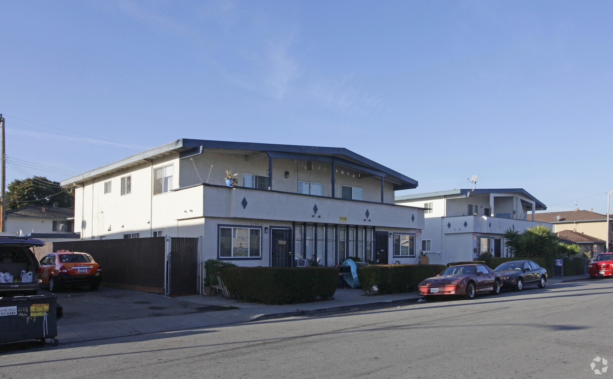 Primary Photo - 2132 Main St