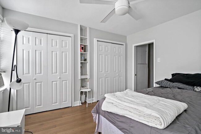 Building Photo - 2141 Montrose St