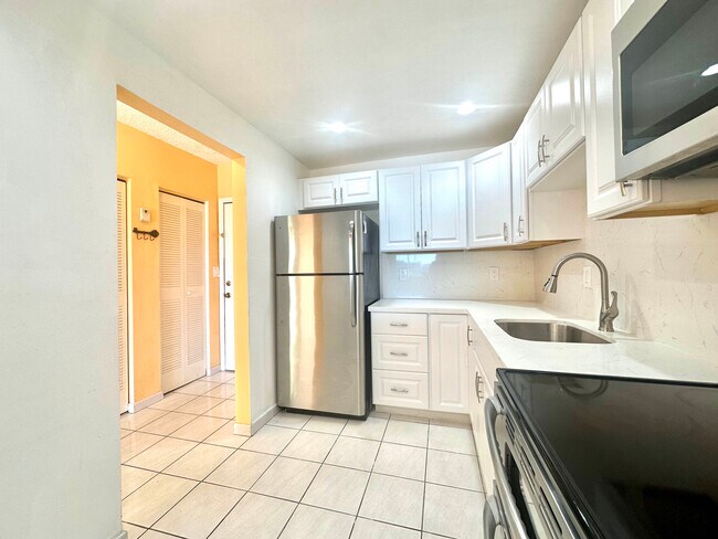 Foto del edificio - 1075 W 68th St